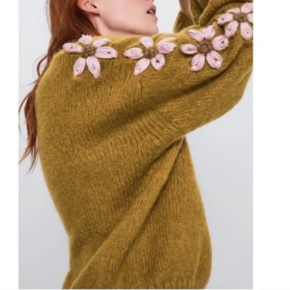 ZARA FLORAL EMBROIDERED OVERSIZED SWEATER - Picture 2 of 3